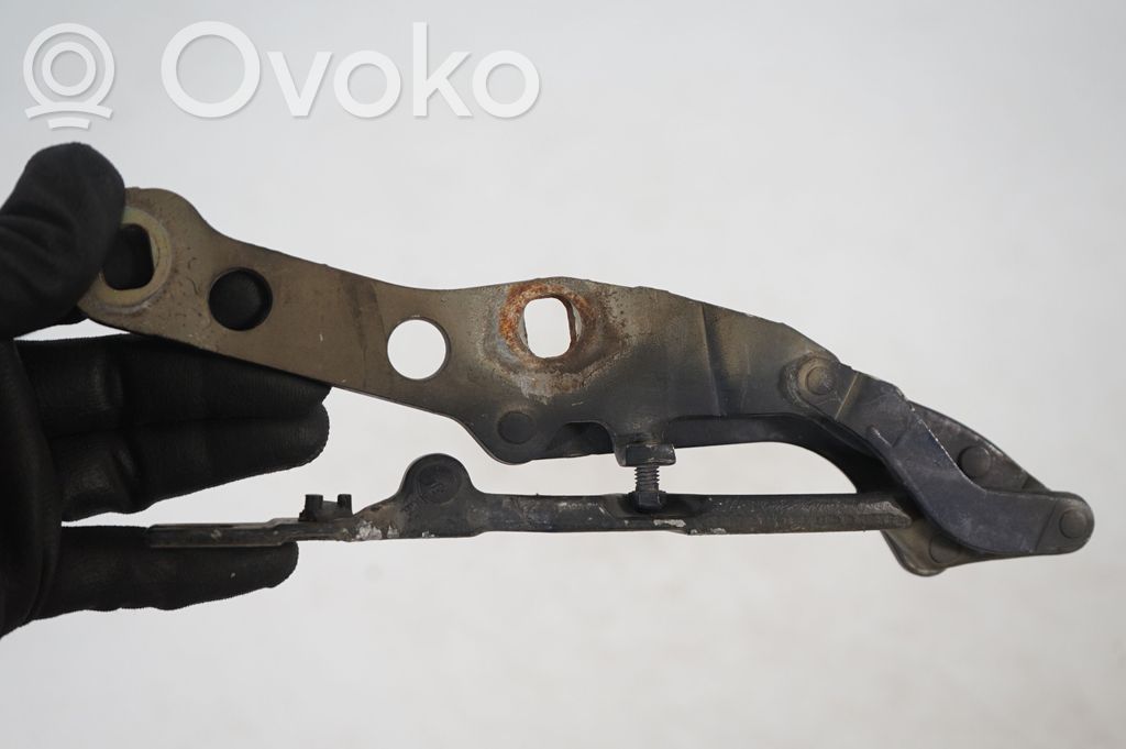 Engine bonnet/hood hinges (6)