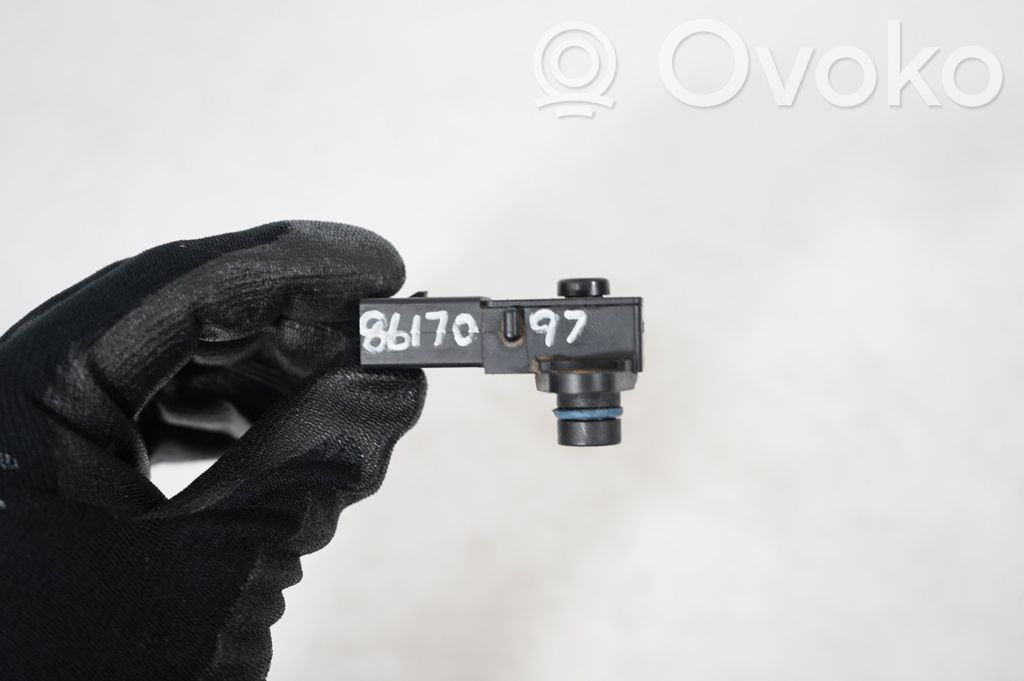 Air pressure sensor (8)