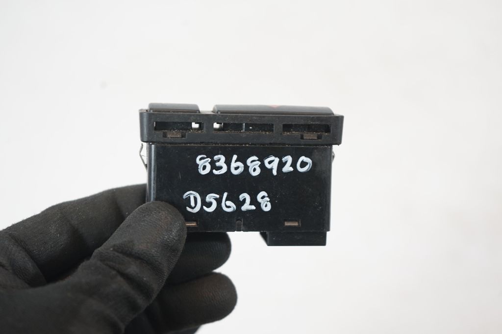 Hazard light switch (8)