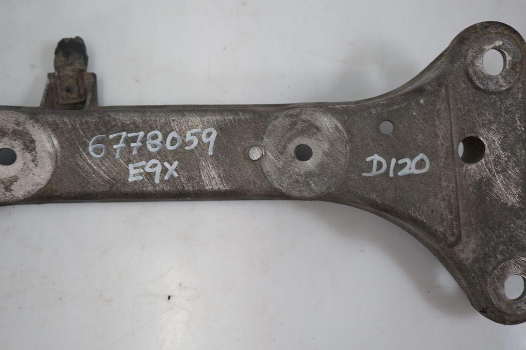 Gearbox mounting bracket (7)