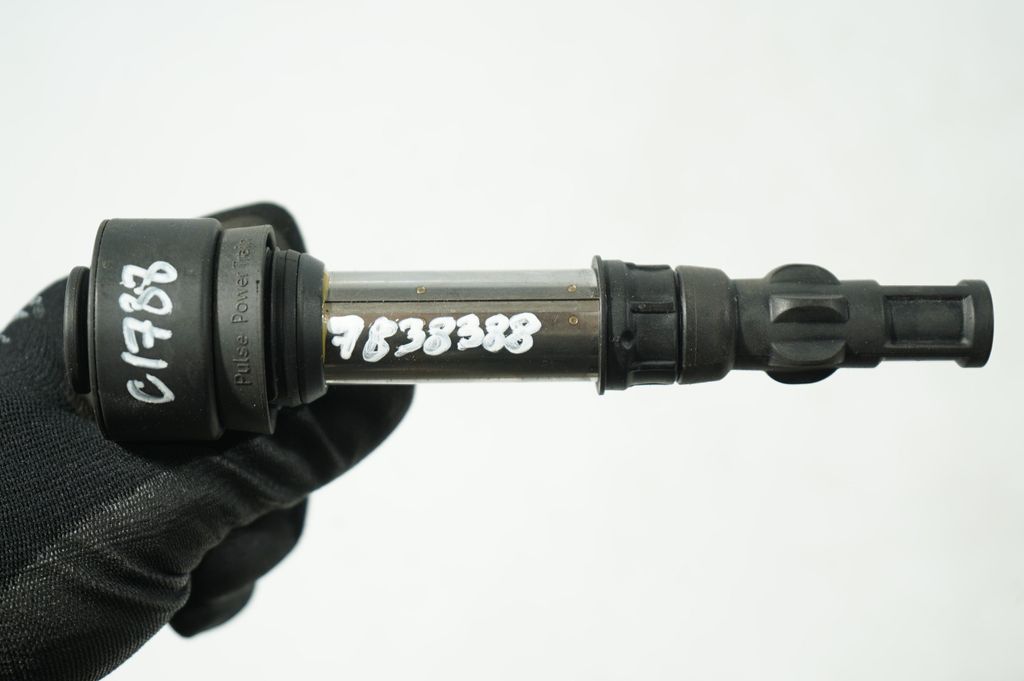 High voltage ignition coil (7)