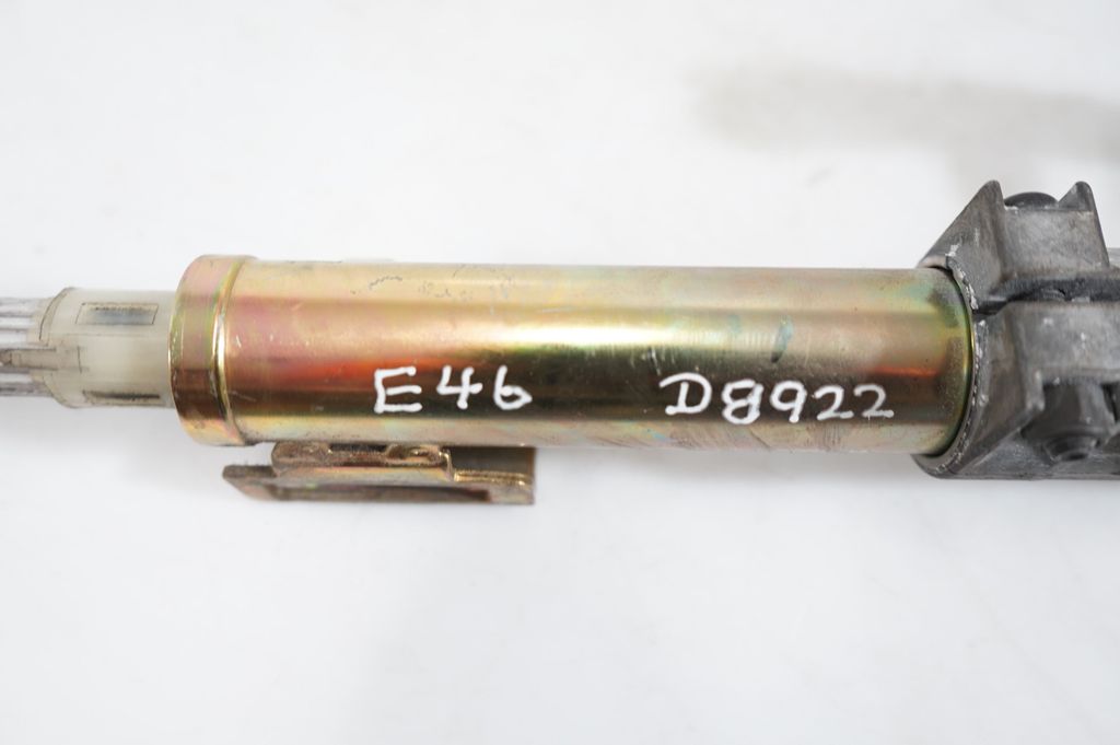 Steering wheel axle (9)