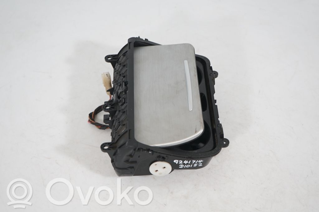 Cup holder front (4)