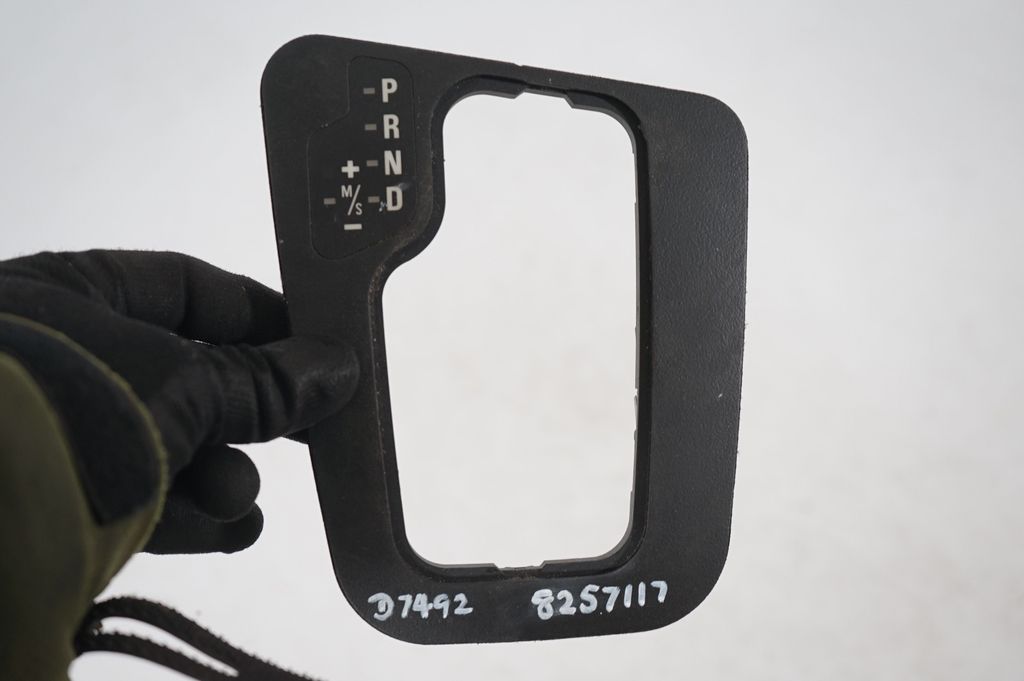 Gear shifter surround trim plastic (7)