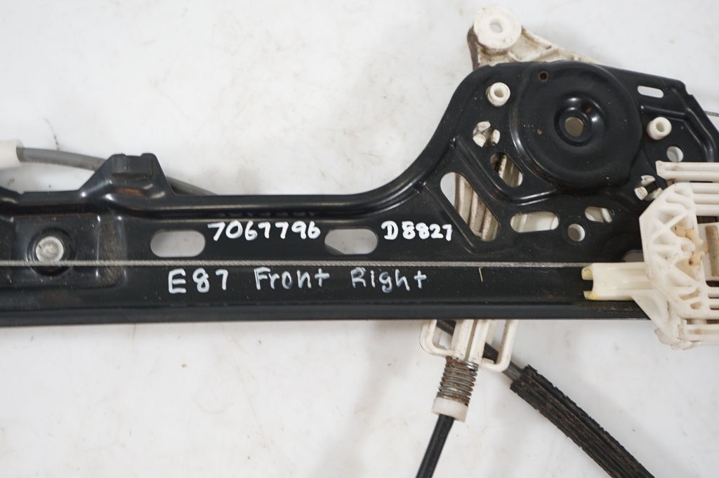 Front door window regulator with motor (9)