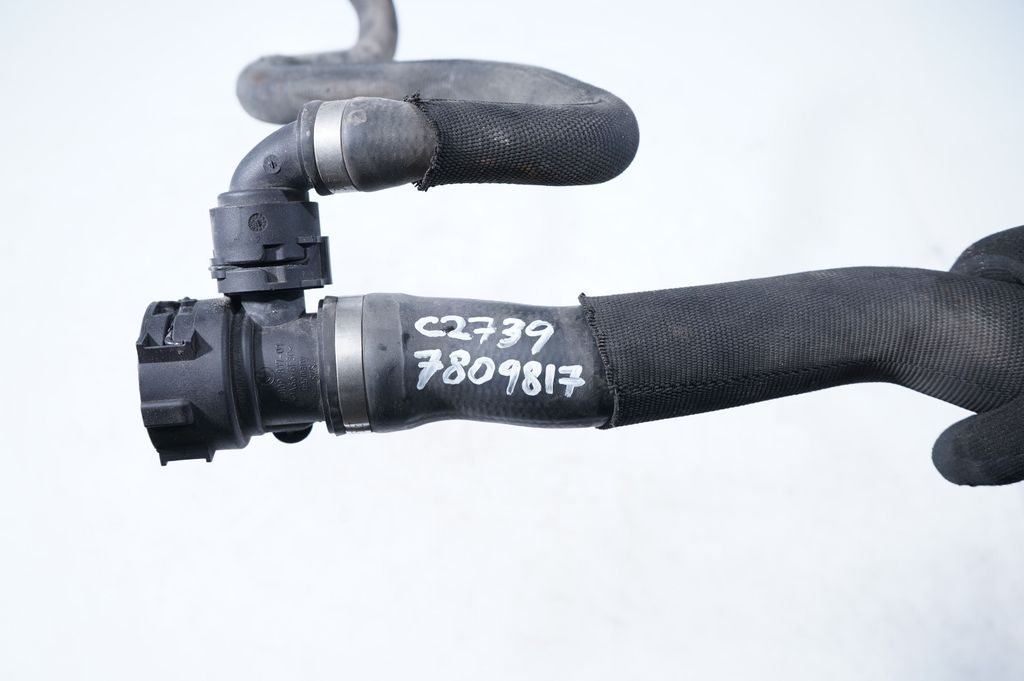 Engine coolant pipe/hose (8)