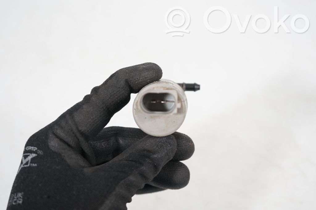 Windscreen/windshield washer pump (6)