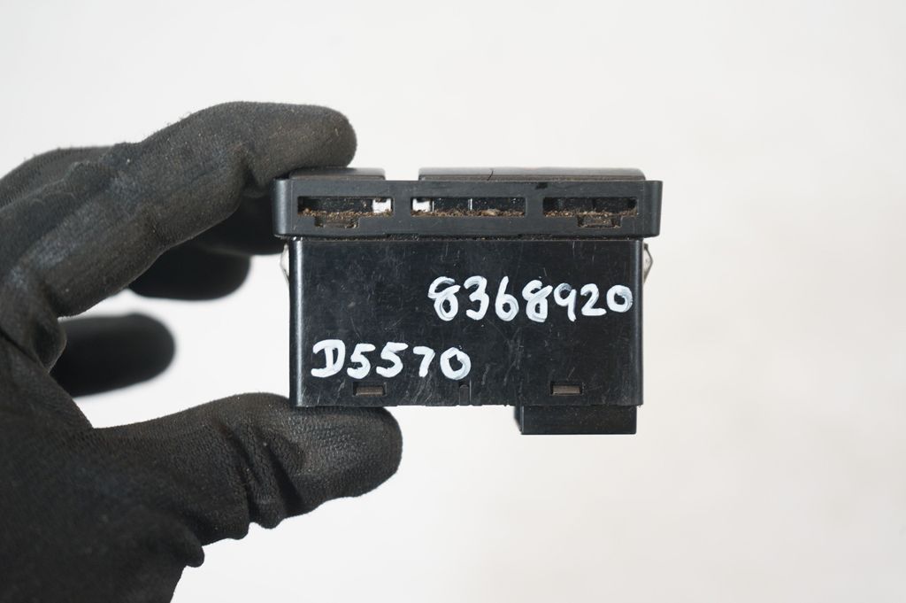 Hazard light switch (9)