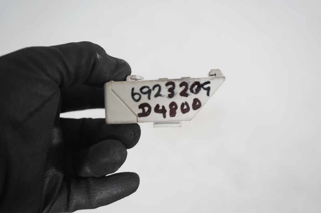 Yaw turn rate sensor (8)