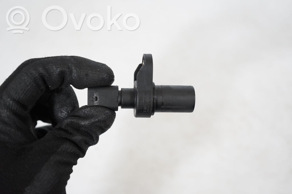 Camshaft position sensor (7)