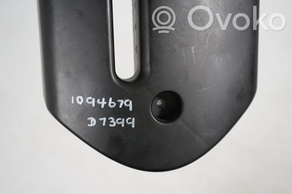 Steering wheel column trim (8)