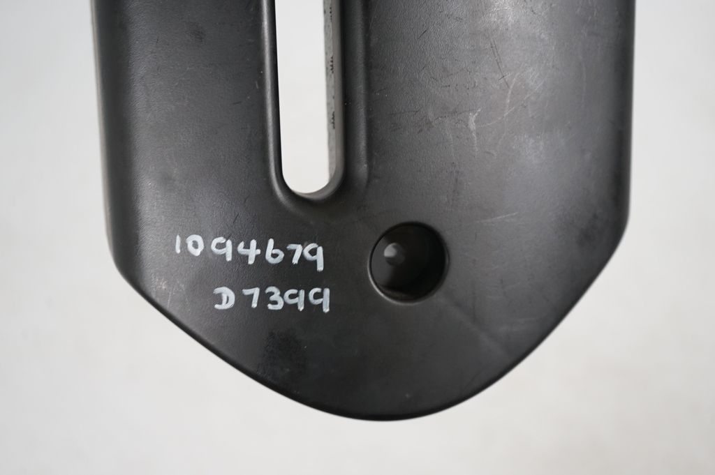 Steering wheel column trim (8)