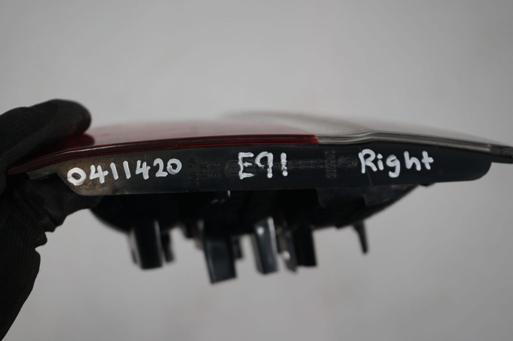 Tailgate rear/tail lights (8)