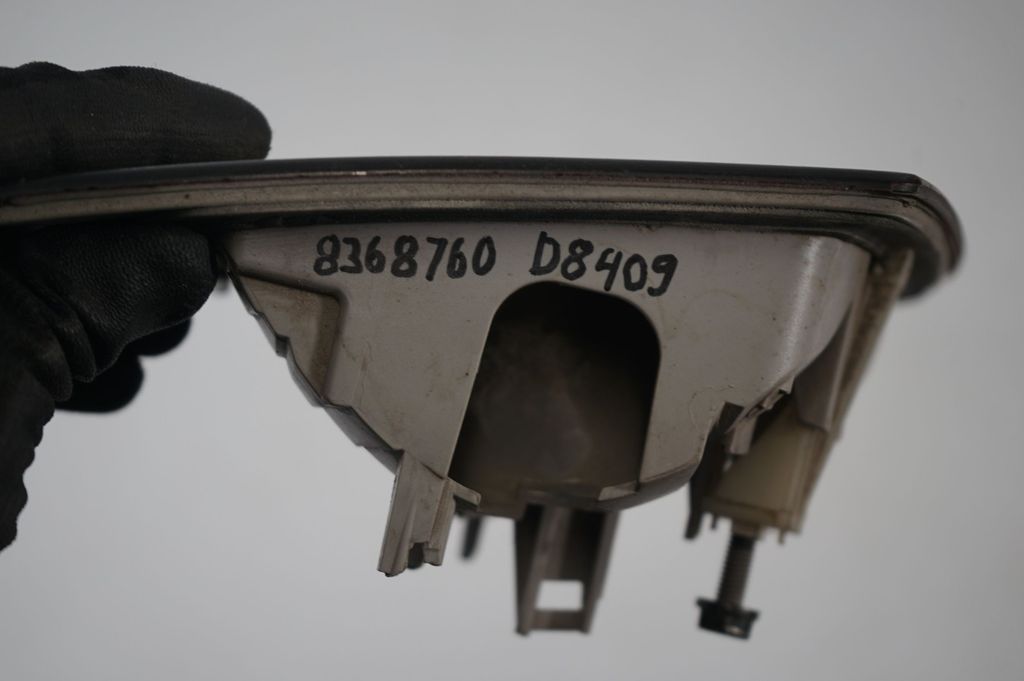 Tailgate rear/tail lights (8)