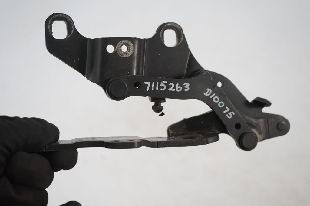 Engine bonnet/hood hinges (7)