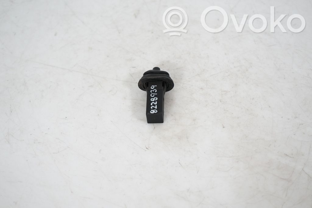 Fuel tank cap lock (4)