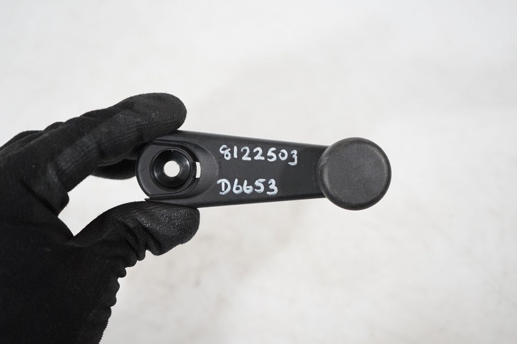 Rear door window winding handle (7)