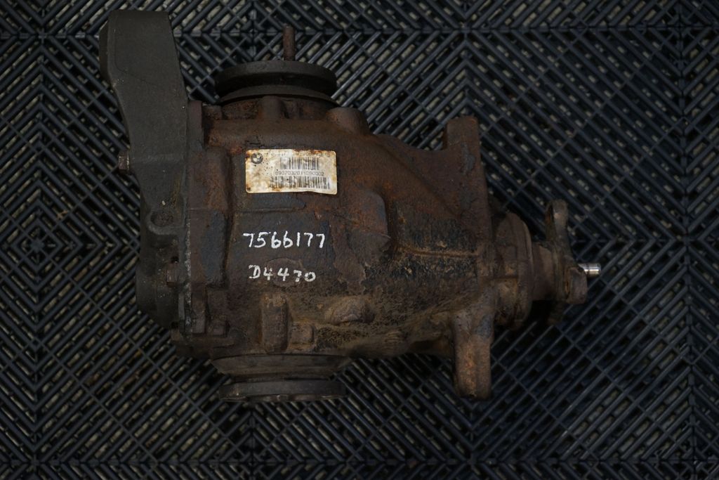 Rear differential (6)