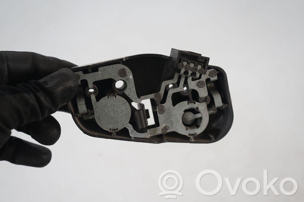 Tail light bulb cover holder (6)