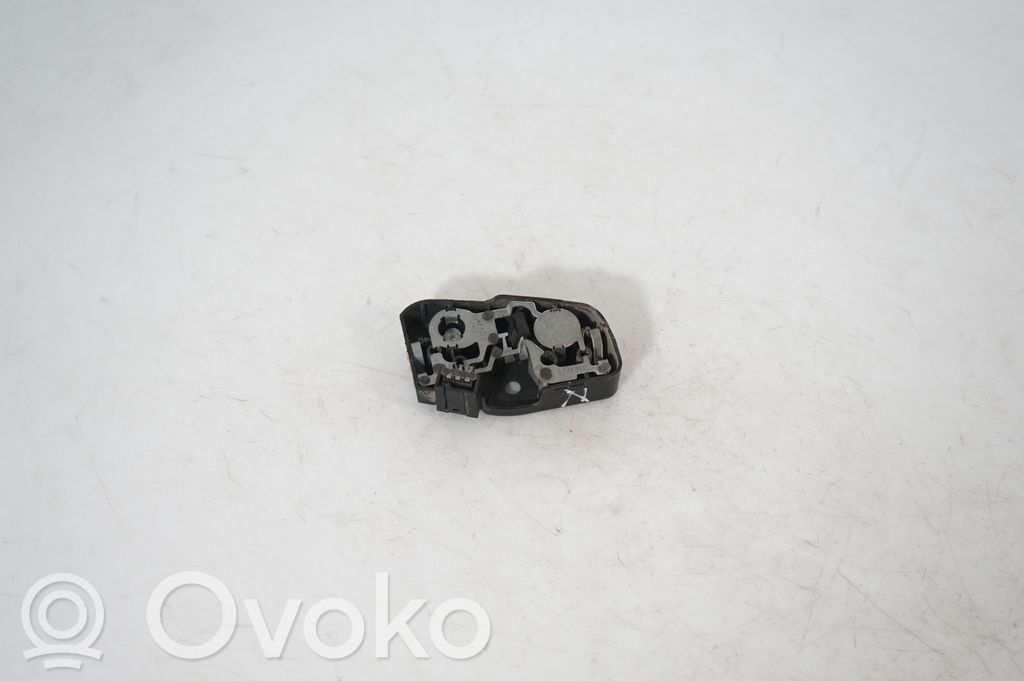 Tail light bulb cover holder (5)