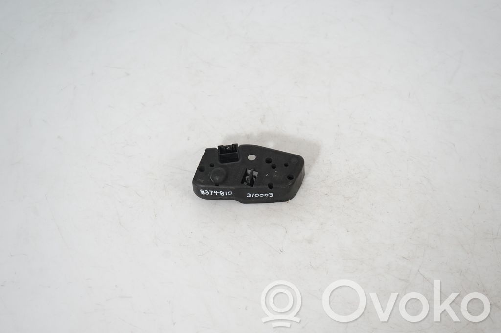 Tail light bulb cover holder (6)