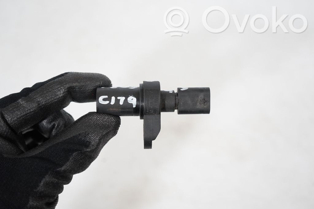 Camshaft position sensor (7)