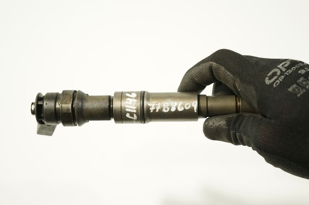 Fuel injector (7)