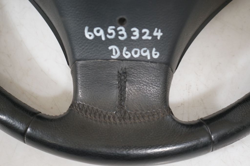 Steering wheel (10)