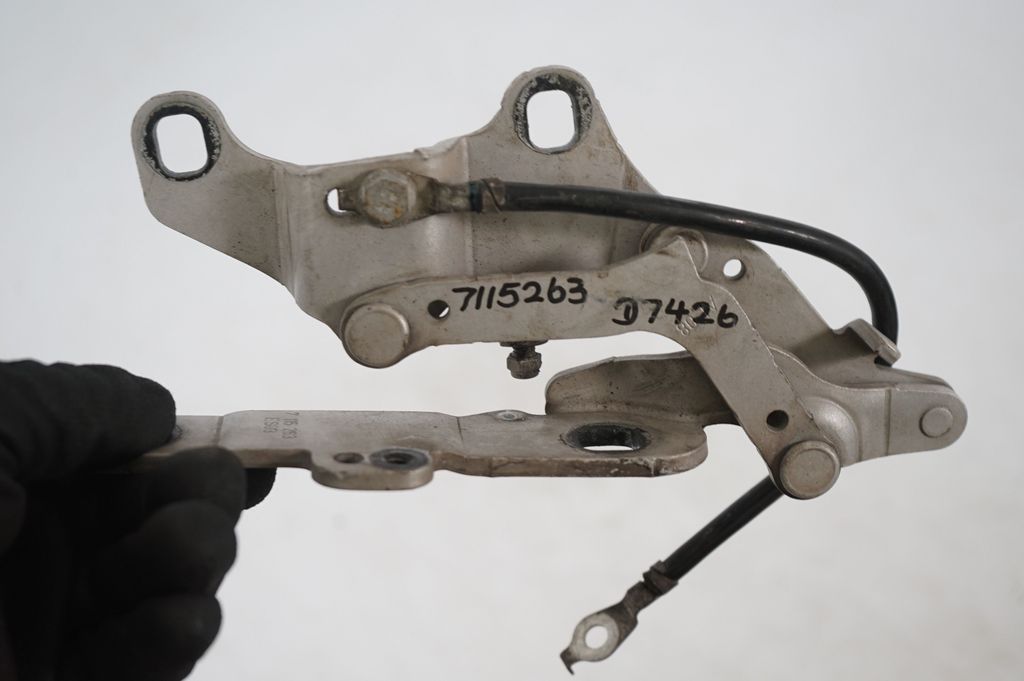 Engine bonnet/hood hinges (7)