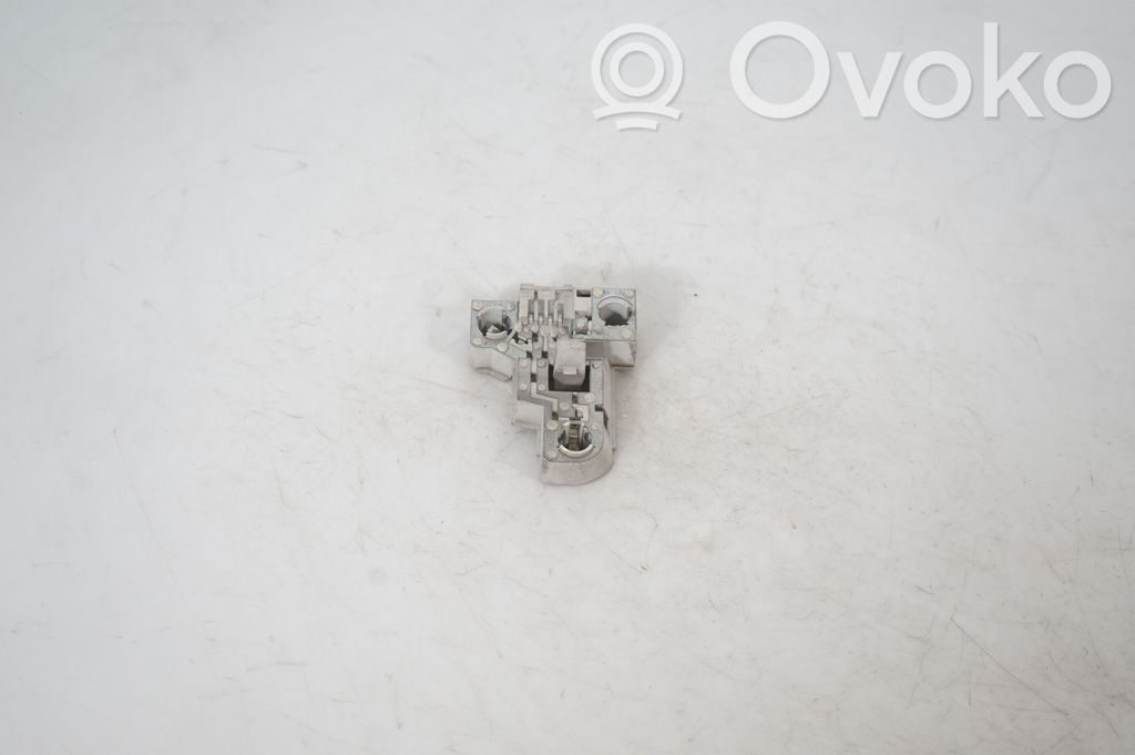 Tail light bulb cover holder (4)