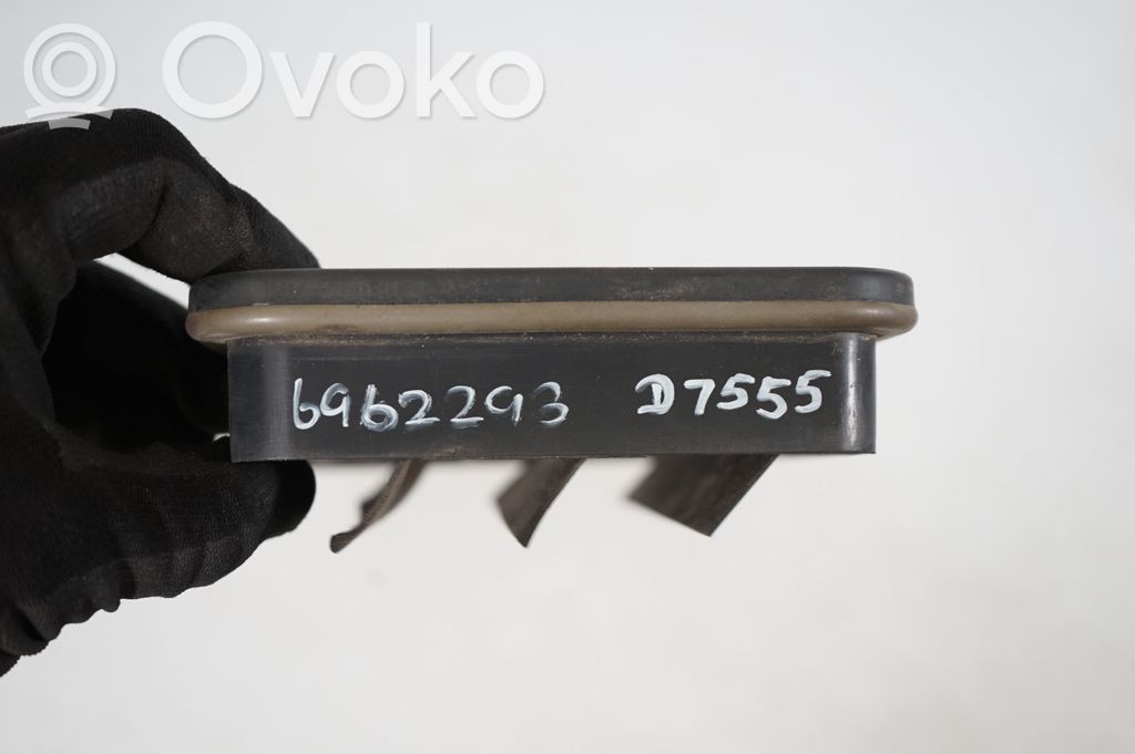 Quarter panel pressure vent (8)