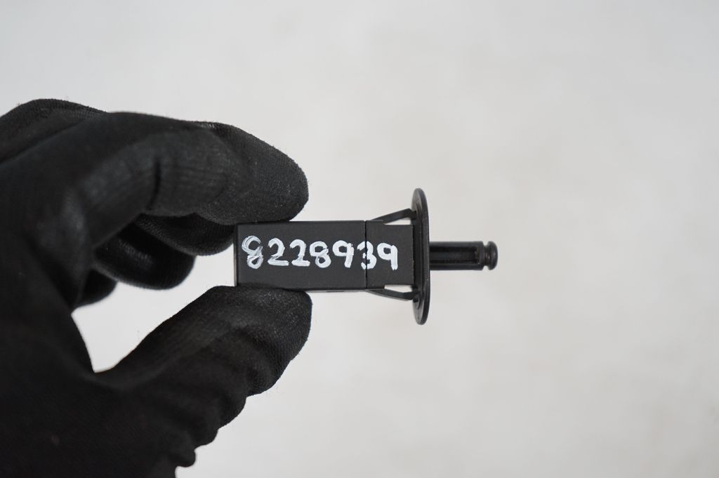 Fuel tank cap lock (8)