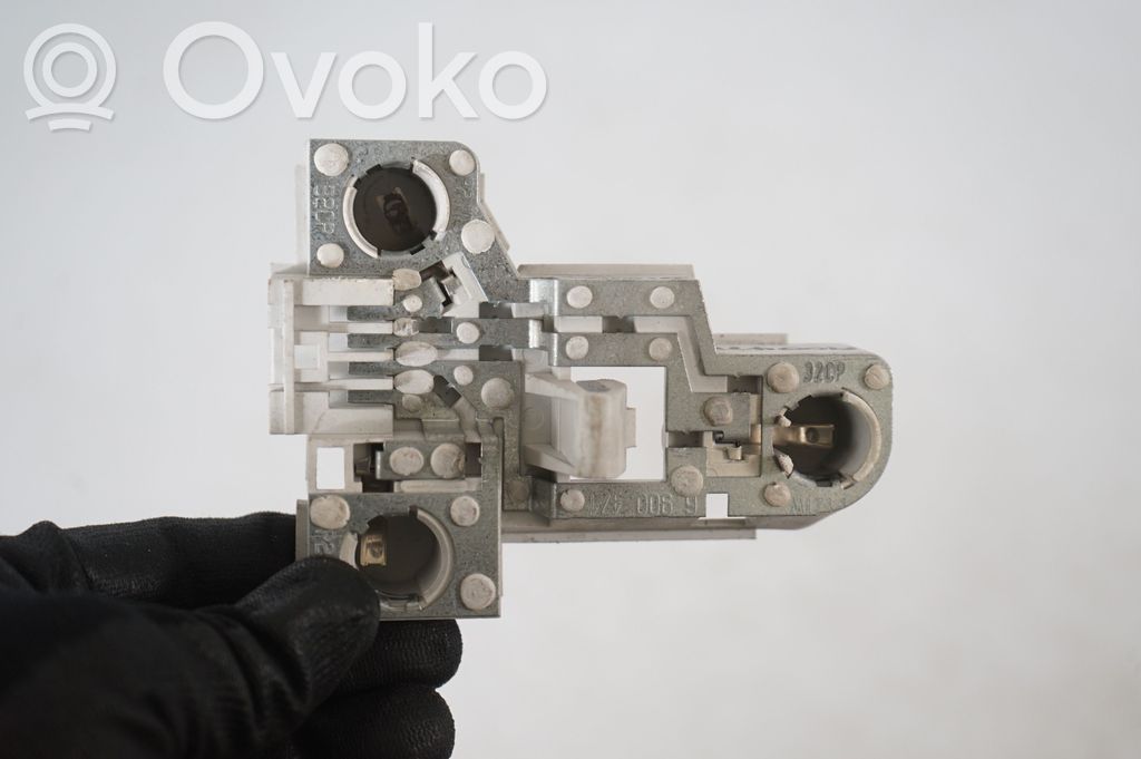 Tail light bulb cover holder (6)