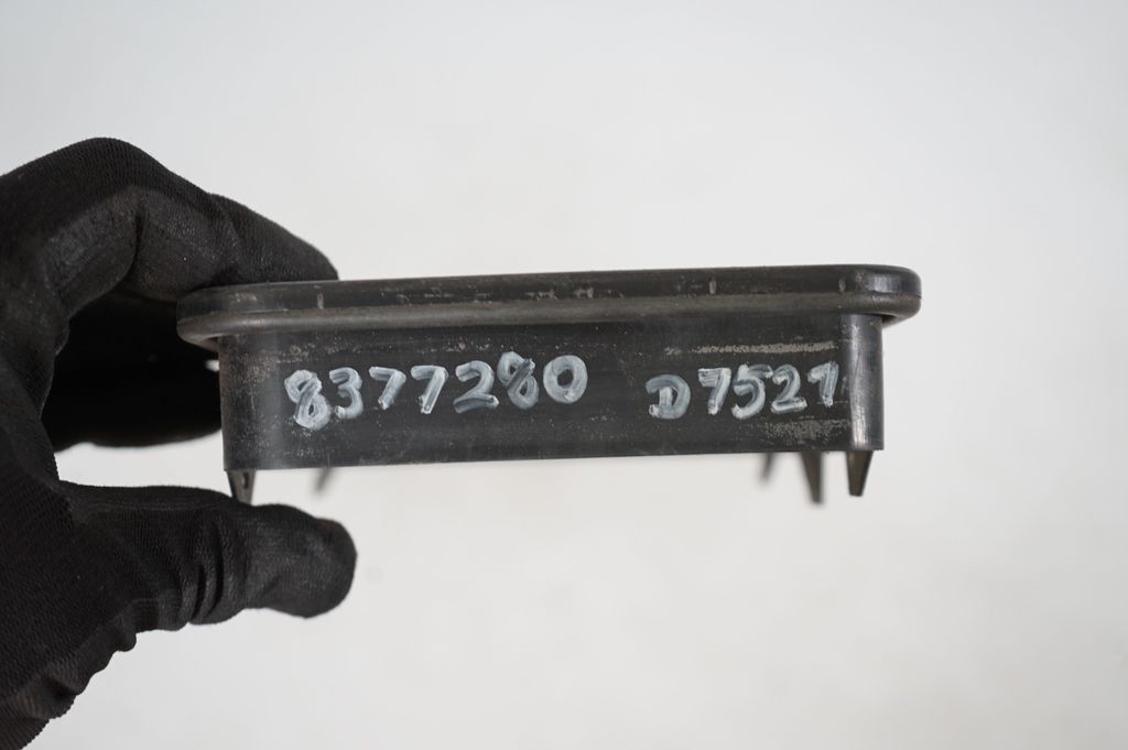 Quarter panel pressure vent (8)