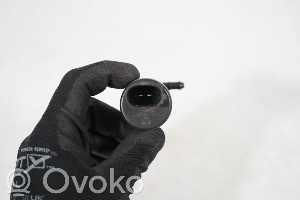 Windscreen/windshield washer pump (8)