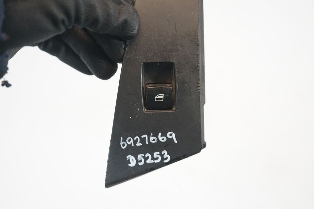 Electric window control switch (8)