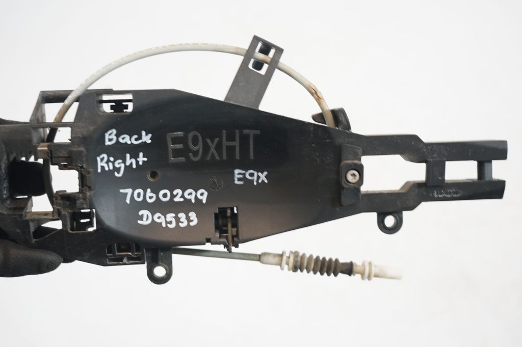 Rear door exterior handle/bracket (7)