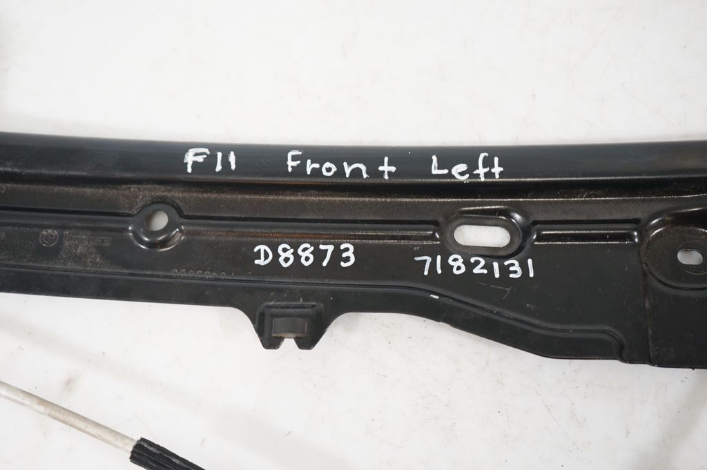 Front door window regulator with motor (11)