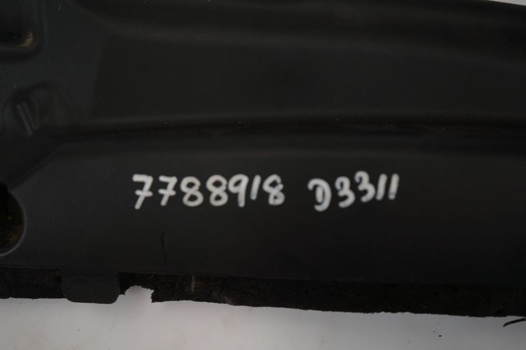 Engine cover (trim) (8)