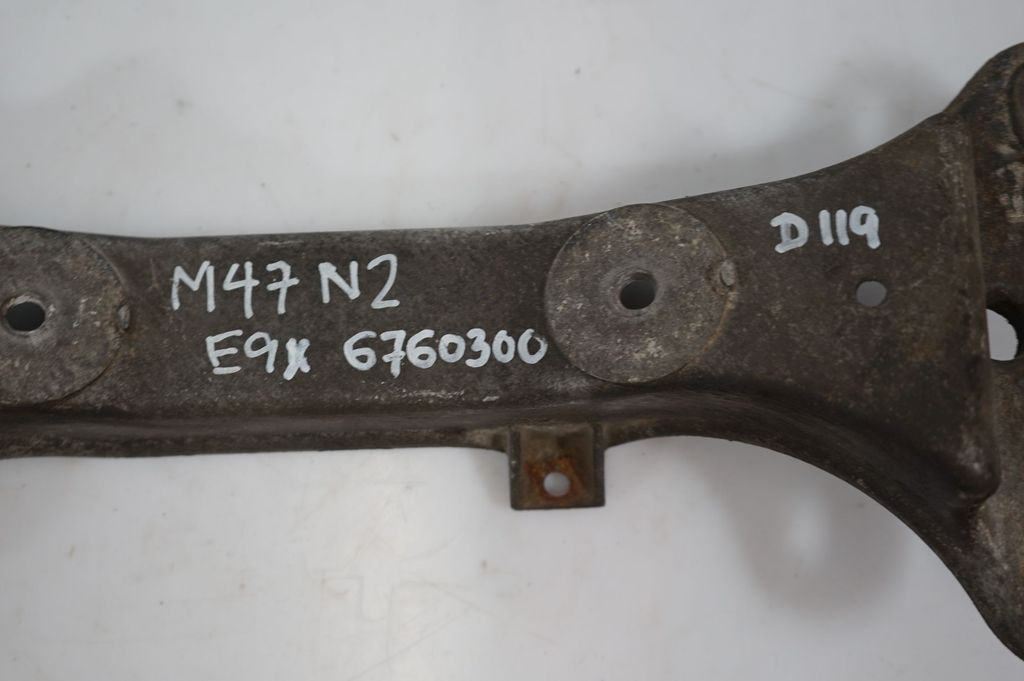 Gearbox mounting bracket (7)