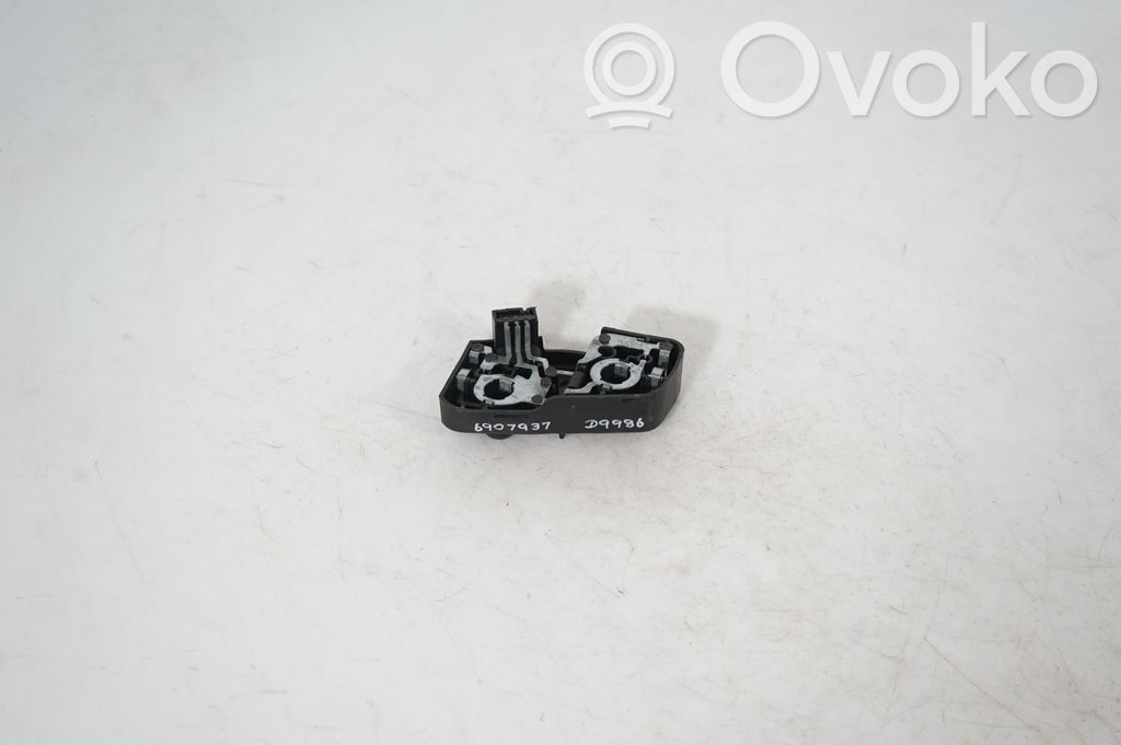 Tailgate rear/tail lights (3)