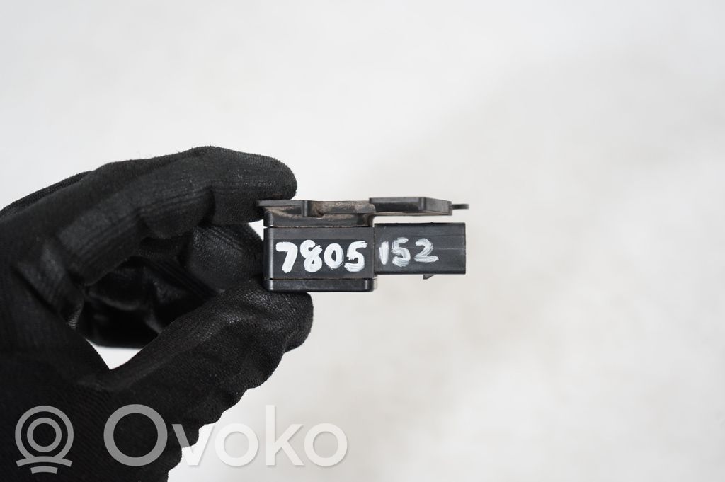 Exhaust gas pressure sensor (8)