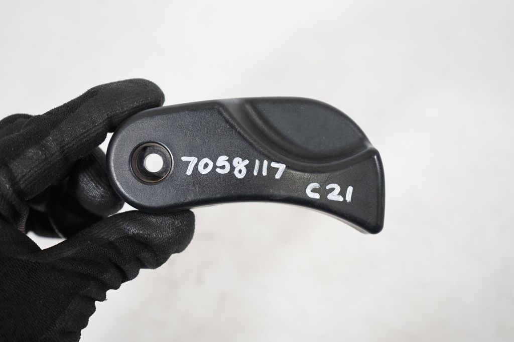 Engine bonnet (hood) release handle (7)