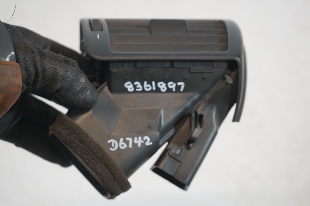 Dashboard side air vent grill/cover trim (8)