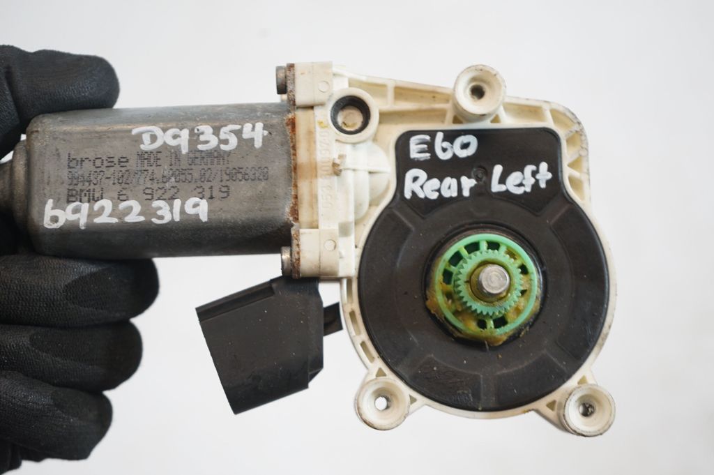 Rear door window regulator motor (8)
