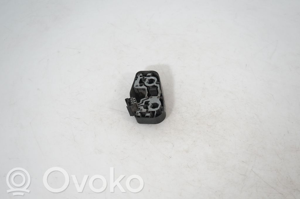 Tail light bulb cover holder (4)