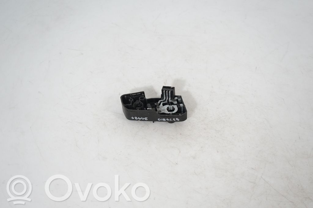 Tail light bulb cover holder (3)