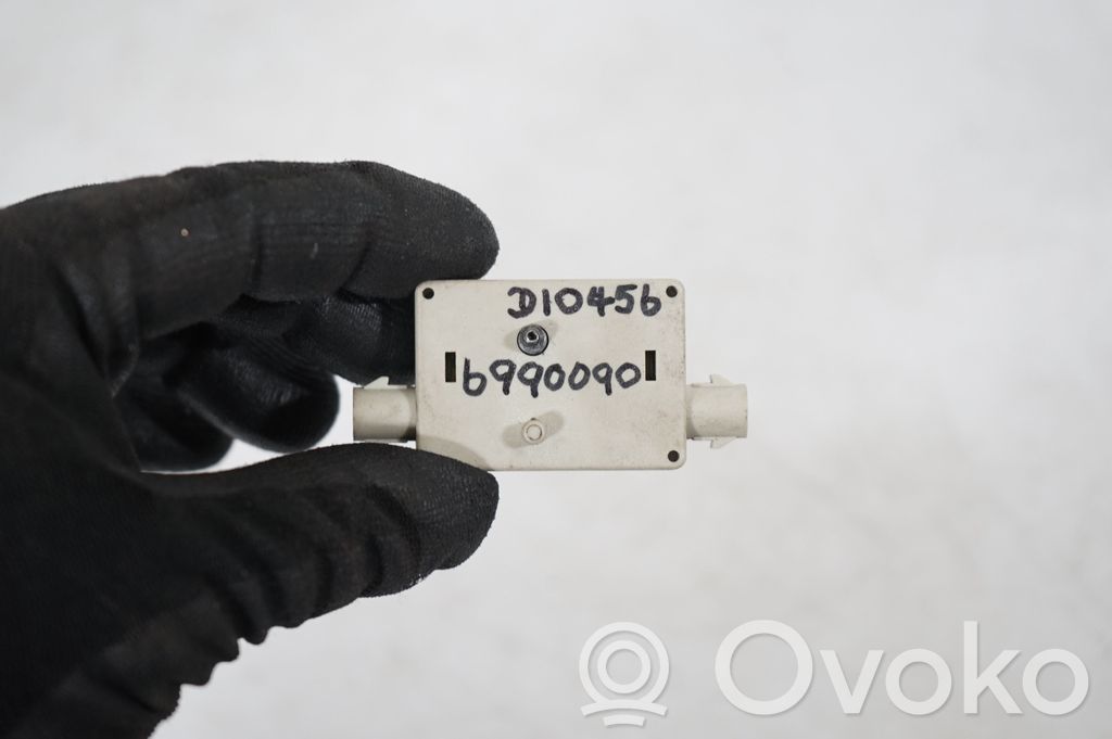 Aerial antenna amplifier (10)