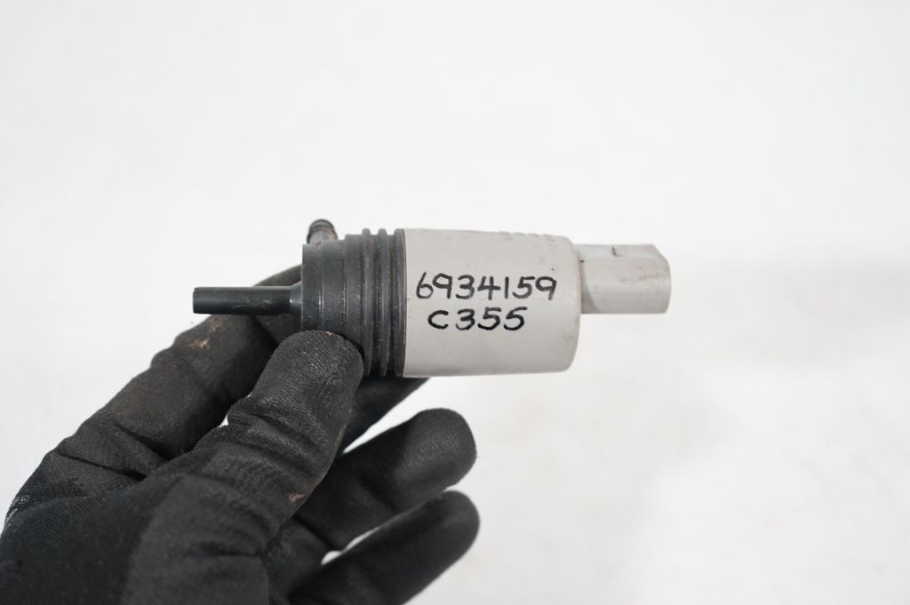 Windscreen/windshield washer pump (8)