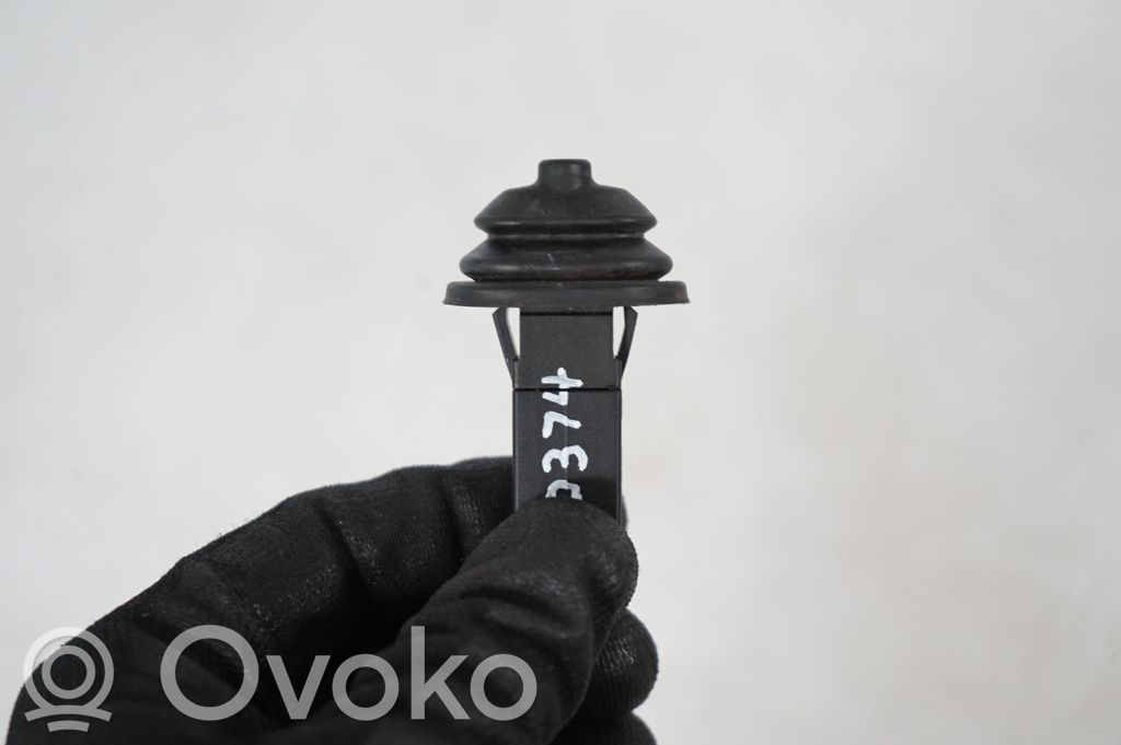 Fuel tank cap lock (7)